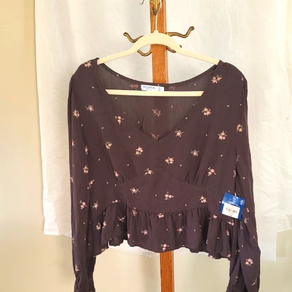 NWT Arizona Black Floral Top